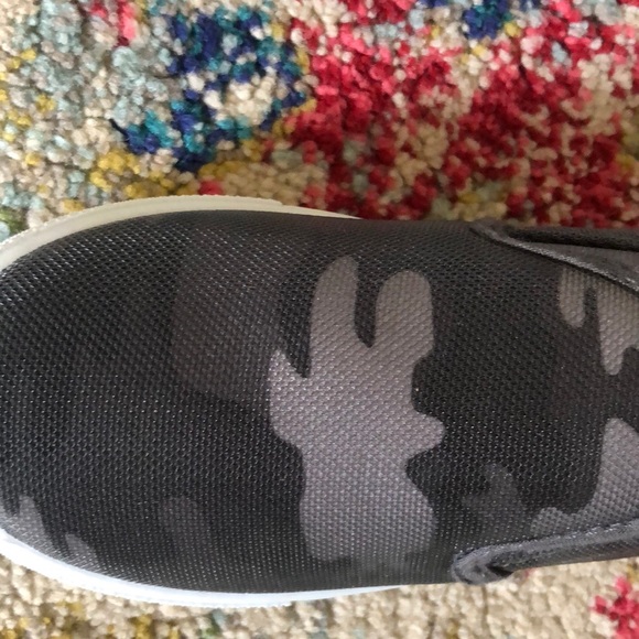 🧜🏼‍♀️3 for $15 item!🧜🏼‍♀️ gray camouflage slip ons - Picture 2 of 3